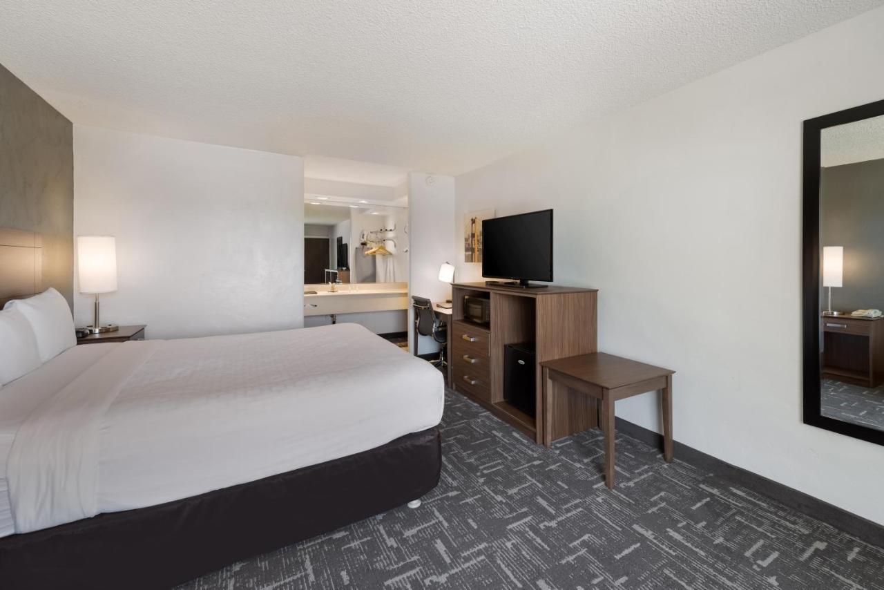 Clarion Hotel Concord-Walnut Creek Exterior photo